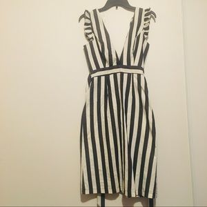 Beautiful dress. Great condition White and black
